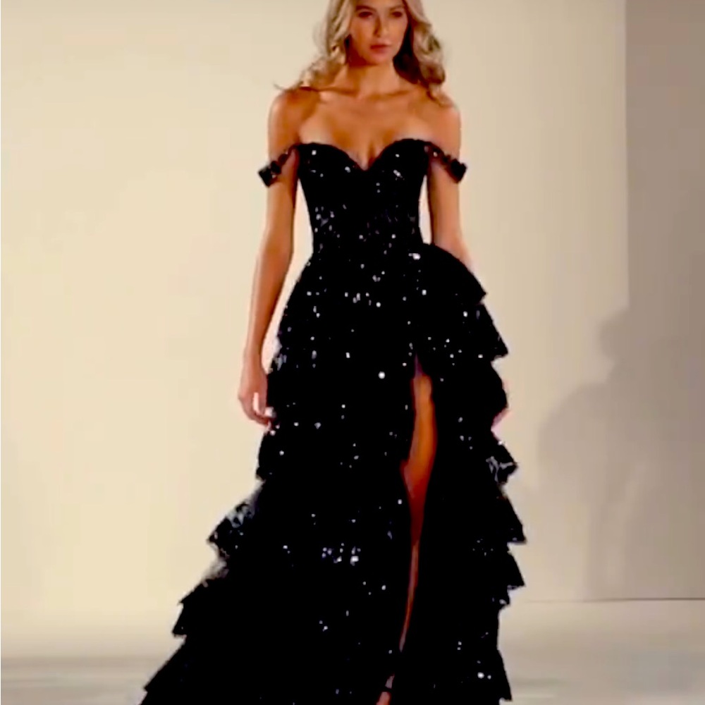 Sherri Hill 55500 black and absolutely stunning in person! Size 6